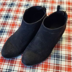 Girls black Old Navy booties - size 1